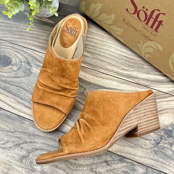 NIB Sofft Strathmore 8.5M Italian Suede Wedge Ruched Open Toe Slide Sandals - Picture 1 of 9
